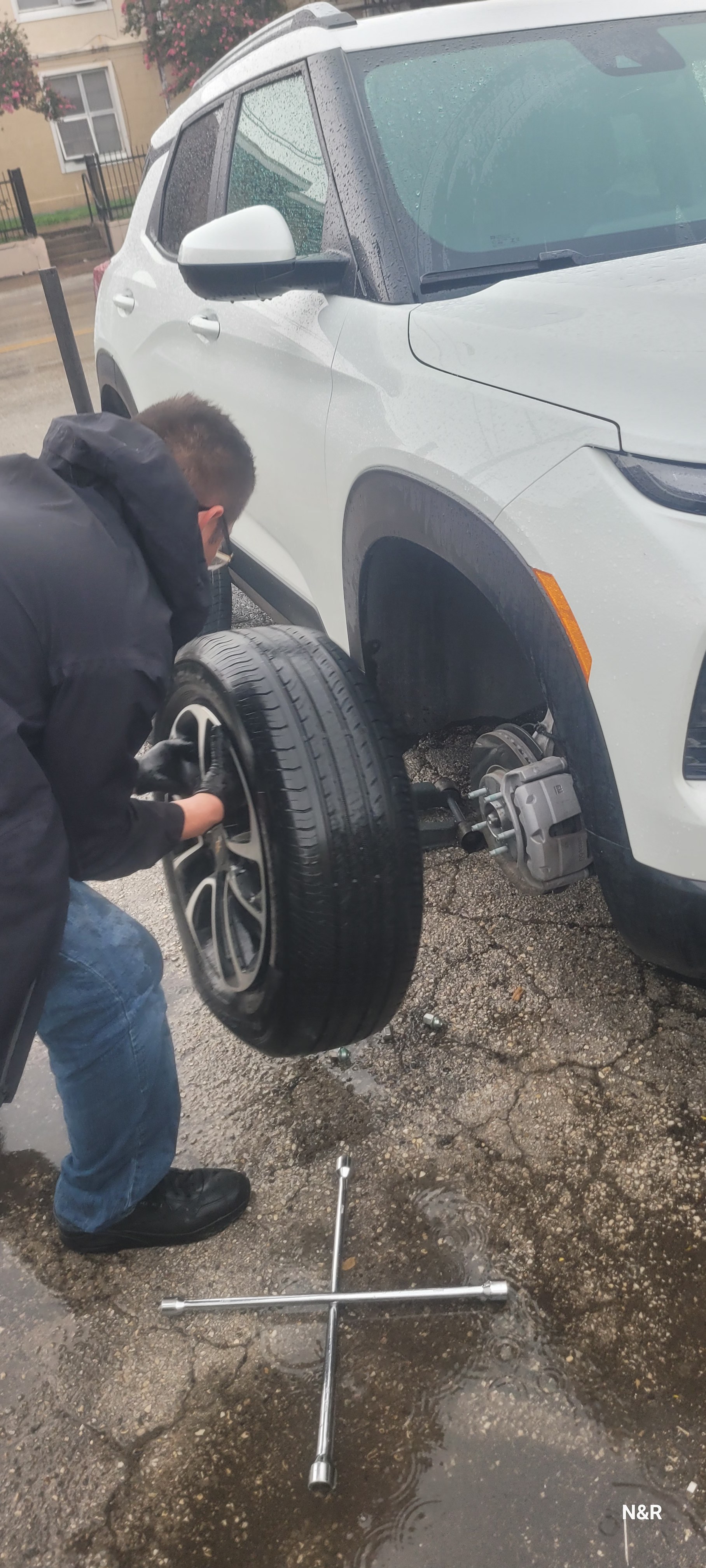Tire change service in San Antonio